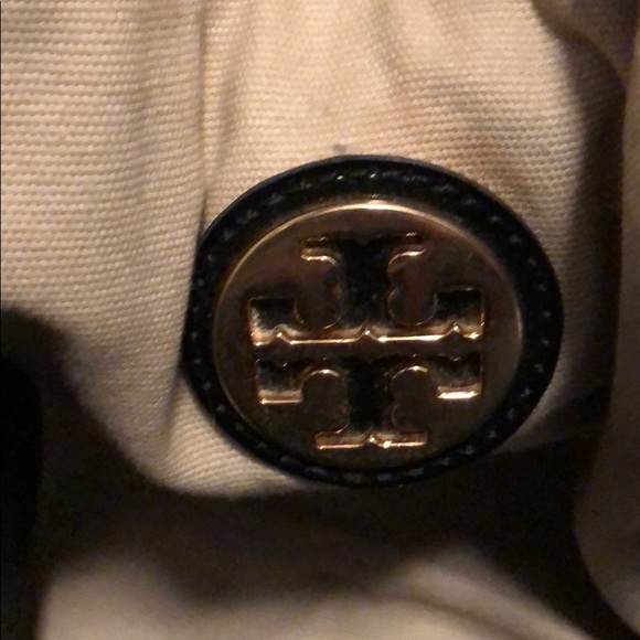 Ella Patent Tote - Picture 2 of 3